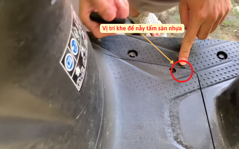 bình ắc quy xe vision 2022 nằm ở đâu