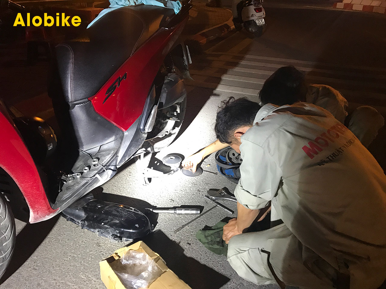 cứu hộ xe máy buổi tối