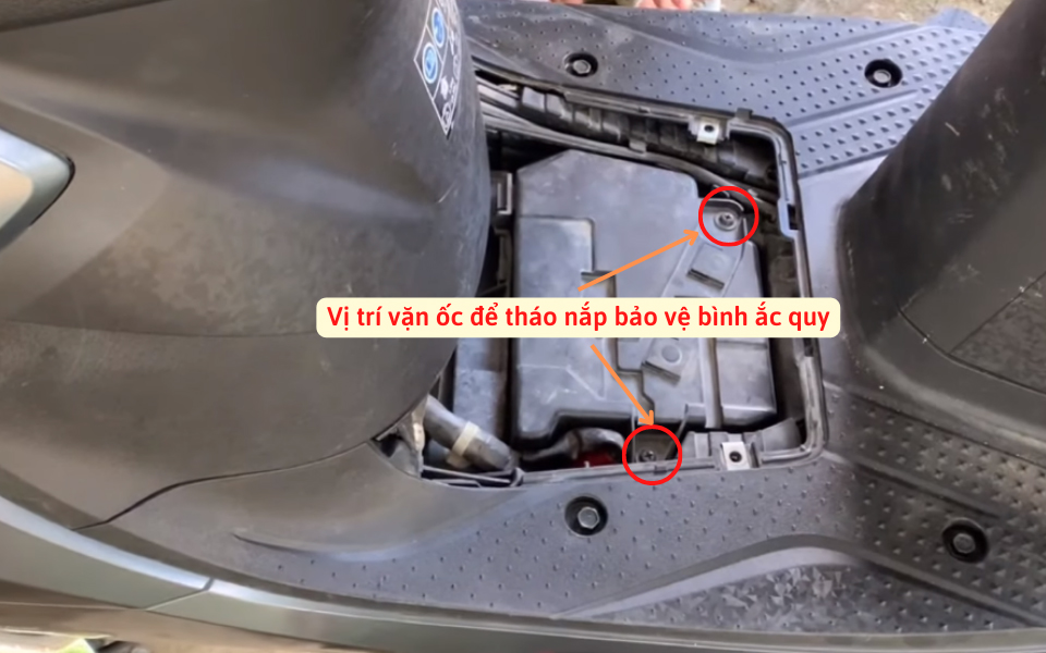 thay ắc quy xe vision