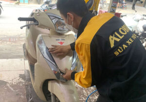 thay ắc quy xe lead