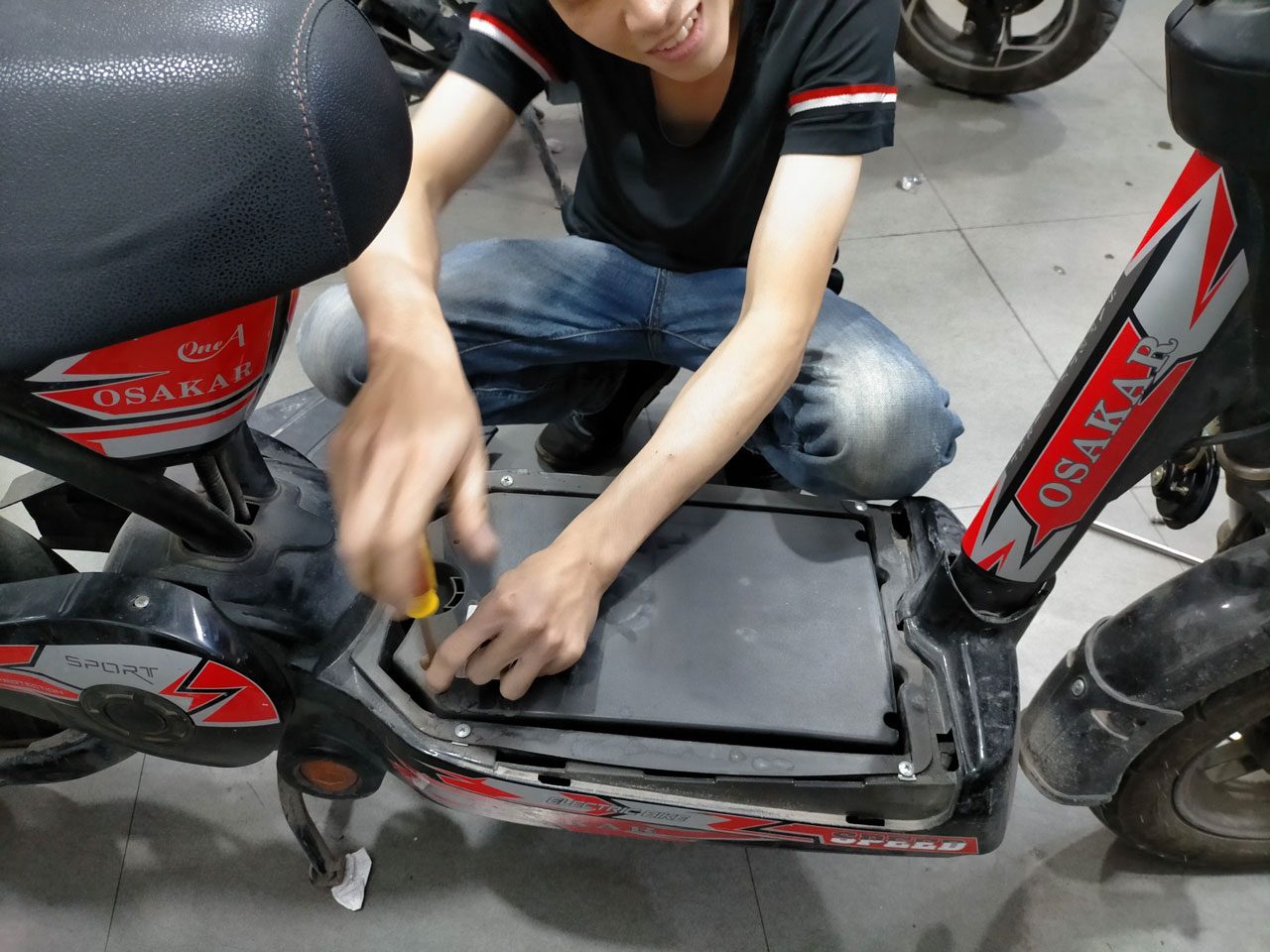 thay ắc quy xe điện